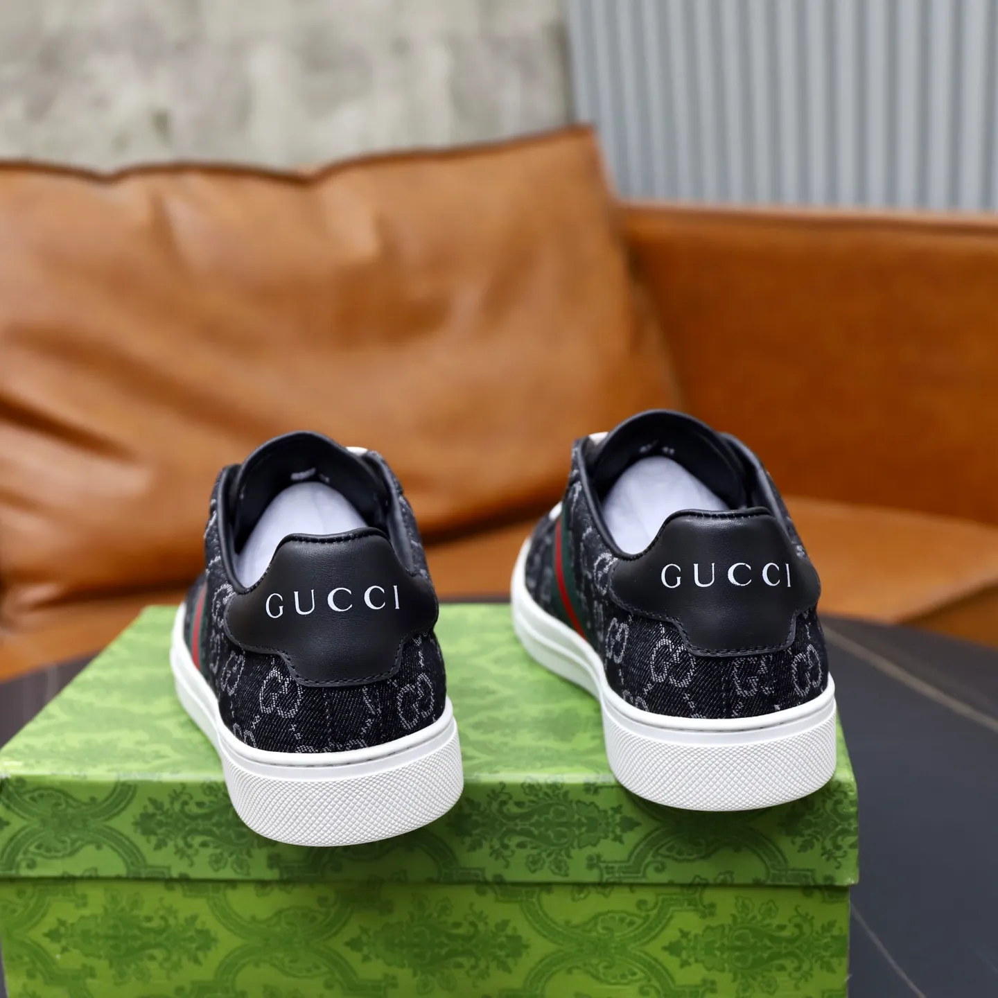 Ex-factory price: 400💰🙅‍♂️🙅‍♂️🙅‍♂️ Brand: Gucci GUCCi Standard code: 38-44 (45 customized) Grade: Same as the official website Material: Original leather splicing Comfortable and breathable sheepskin lining Original wear-resistant outsole Style category: Men's fashionable casual shoes Running sneakers Distinguished luxury brand elements Top luxury Color: actual picture color